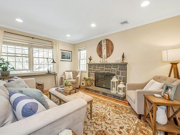 4th image of 15 Underhill Pl
