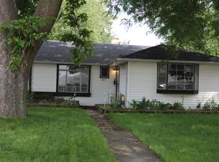 8813 S Corcoran Rd, Hometown, IL 60456