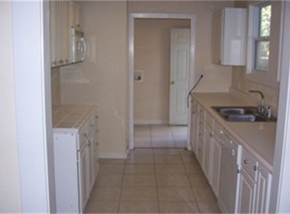 4th image of 2611 E Scotts Ave