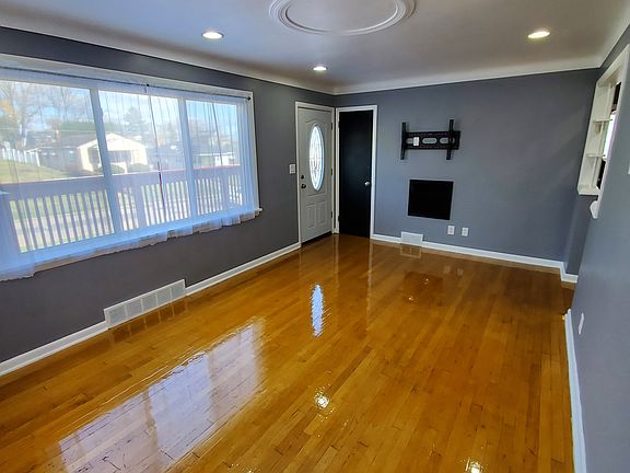 2nd image of 1221 Aberdeen Ave