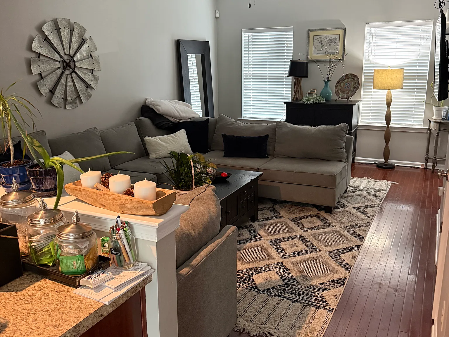 3 bed, 2.5 bath, 1556 sqft, $2,800 — Photo 3