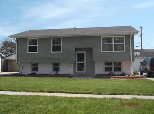 1105 Lindwood Dr, Carter Lake, IA 51510