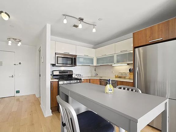 3rd image of 343 4th Ave APT 4G