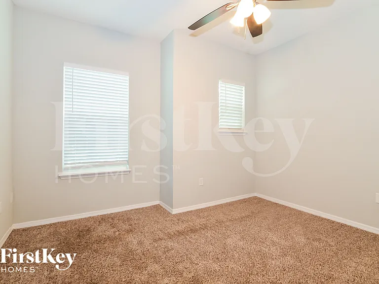 1124 Berkley Ridge Ln — Photo 15