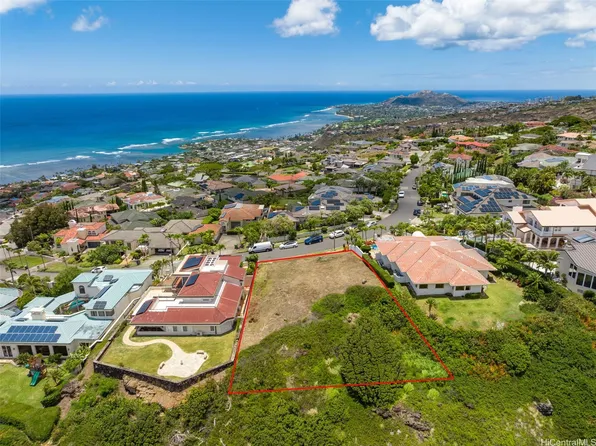 804 Moaniala St, Honolulu, HI 96821