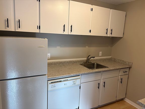2nd image of 425 115th St E #122