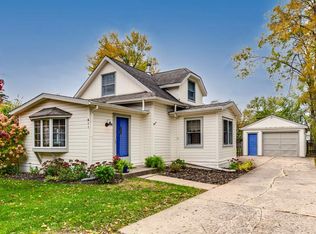 411 Foster Rd, Wauconda, IL 60084