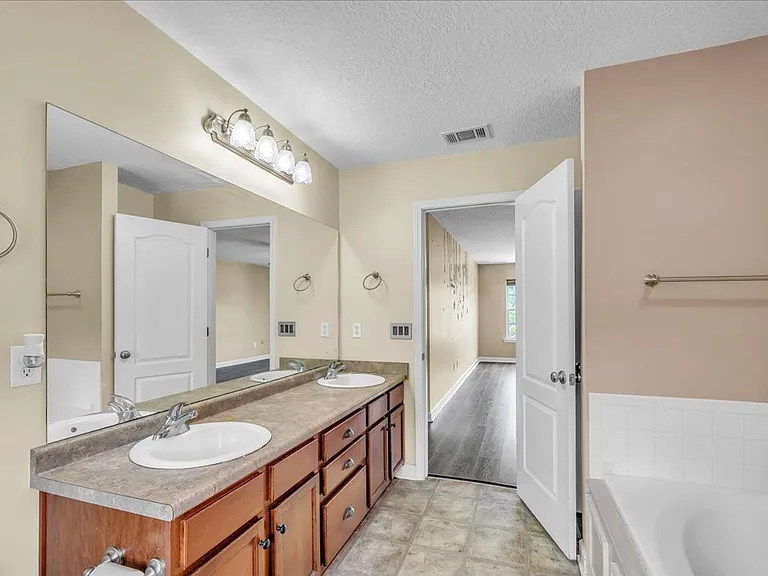256 Savannah Ln — Photo 36