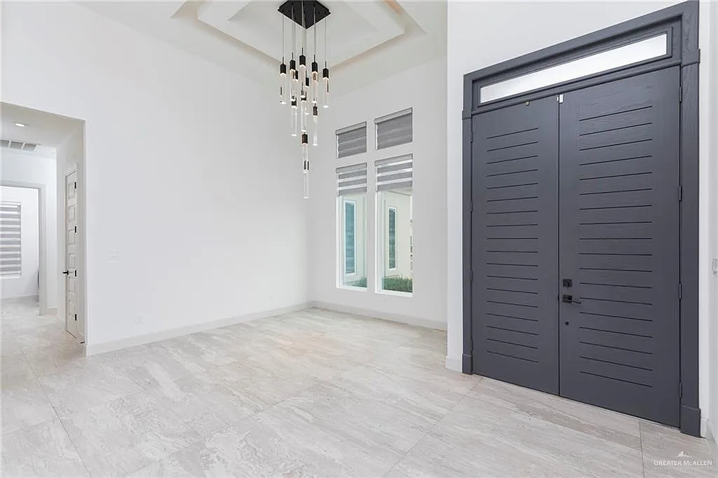 4 bed, 3.5 bath, 2300 sqft, $4,500 — Photo 3