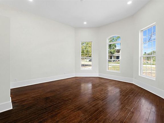 4th image of 529A W Clark St