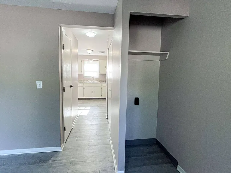 Stoney Creek Apartments — Photo 17