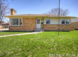 1452 Lewison Ave NE, Grand Rapids, MI 49505