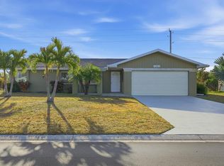 33 Annapolis Ln, Rotonda West, FL 33947