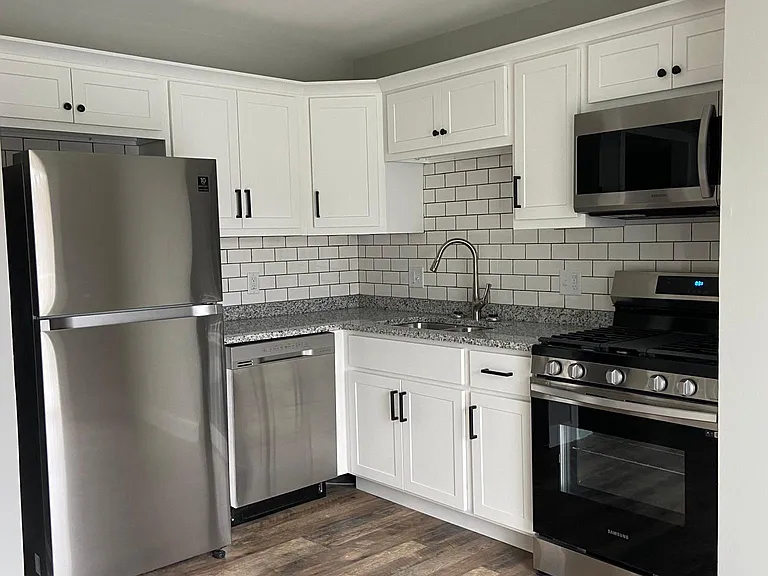 606 Monroe St #1 — Photo 4