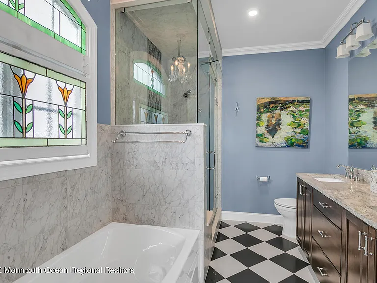 812 Claridge Dr — Photo 10