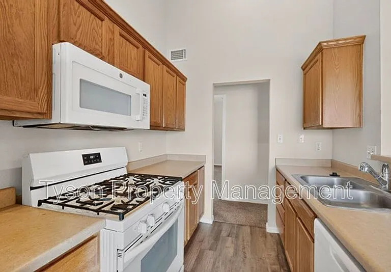 4209 Ridgeway Ct SE #D — Photo 8