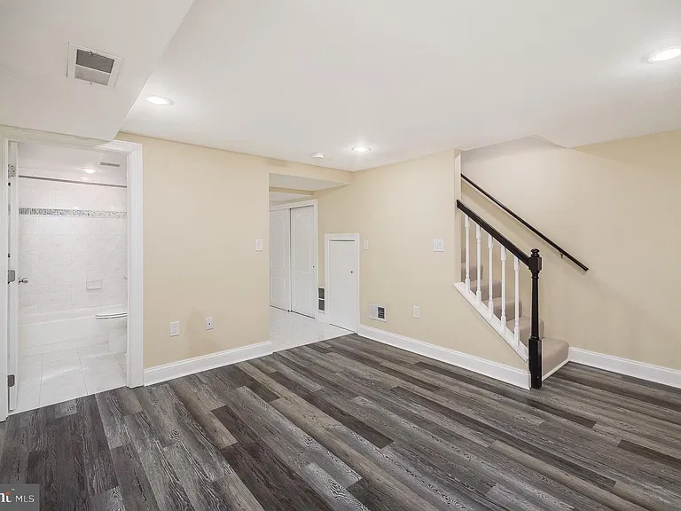 320 Wesmond Dr — Photo 15