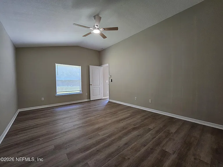 1616 Austin Ln — Photo 8