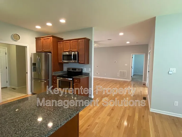 819 Geoffery St — Photo 24