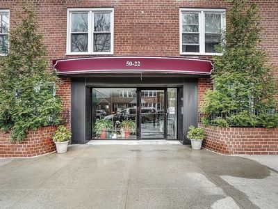 5022 40th St APT 4B, Long Island City, NY, 11104