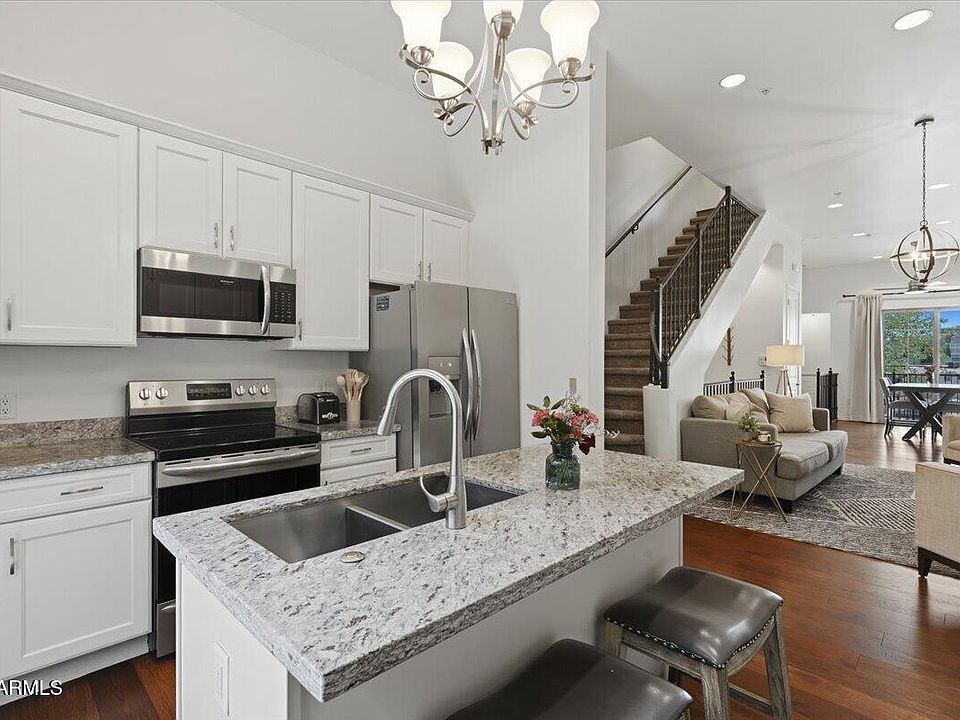 1st image of 421 W 6TH Street #1008