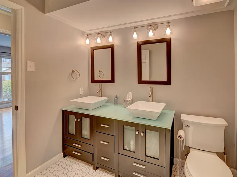 10490 Frontenac Woods Ln — Photo 48