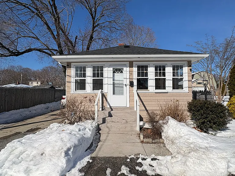 39 Mawney Ave — Photo 1