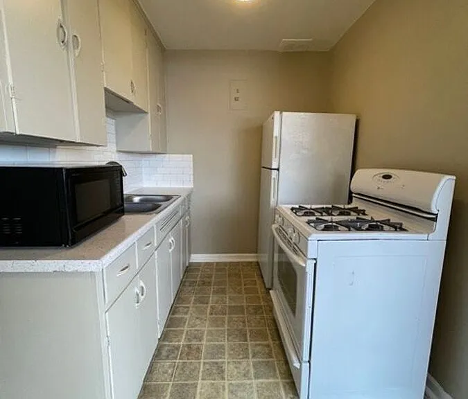 1475 N Cherry St #302 — Photo 6
