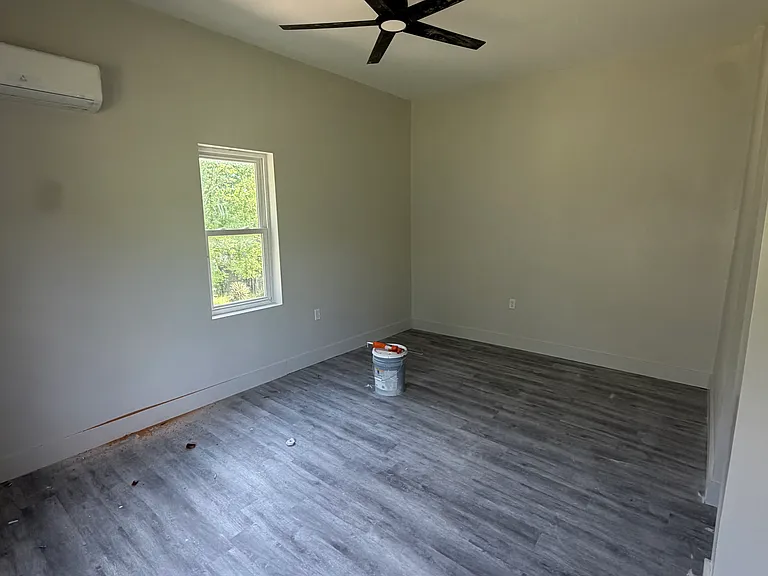 700 E Texas St #1 — Photo 5