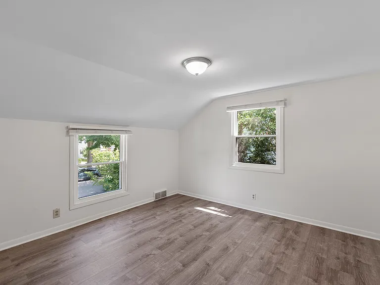 5577 N Kent Ave — Photo 19
