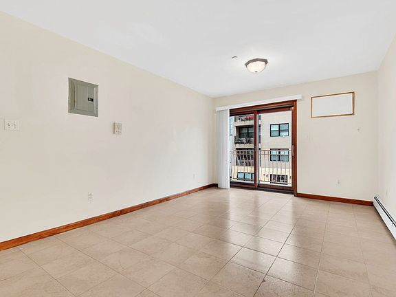 3rd image of 1043 47th Ave APT 2A