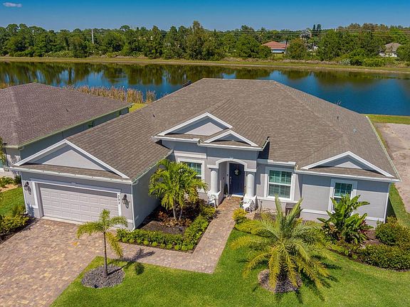 5th image of 393 SW Vista Lake Dr
