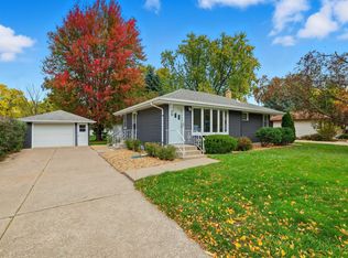 255 County Road C2 W, Roseville, MN 55113