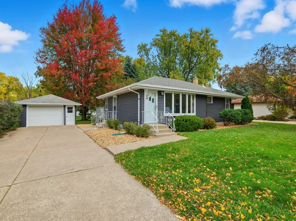 255 County Road C2 W, Roseville, MN 55113