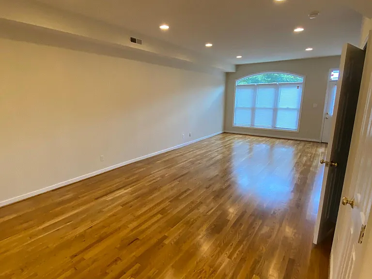 1512 W Cary St — Photo 43