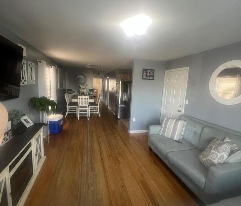 2nd image of 540 Broadway