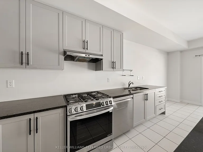 1466 Stovell Cres #MAIN UPPER — Photo 12