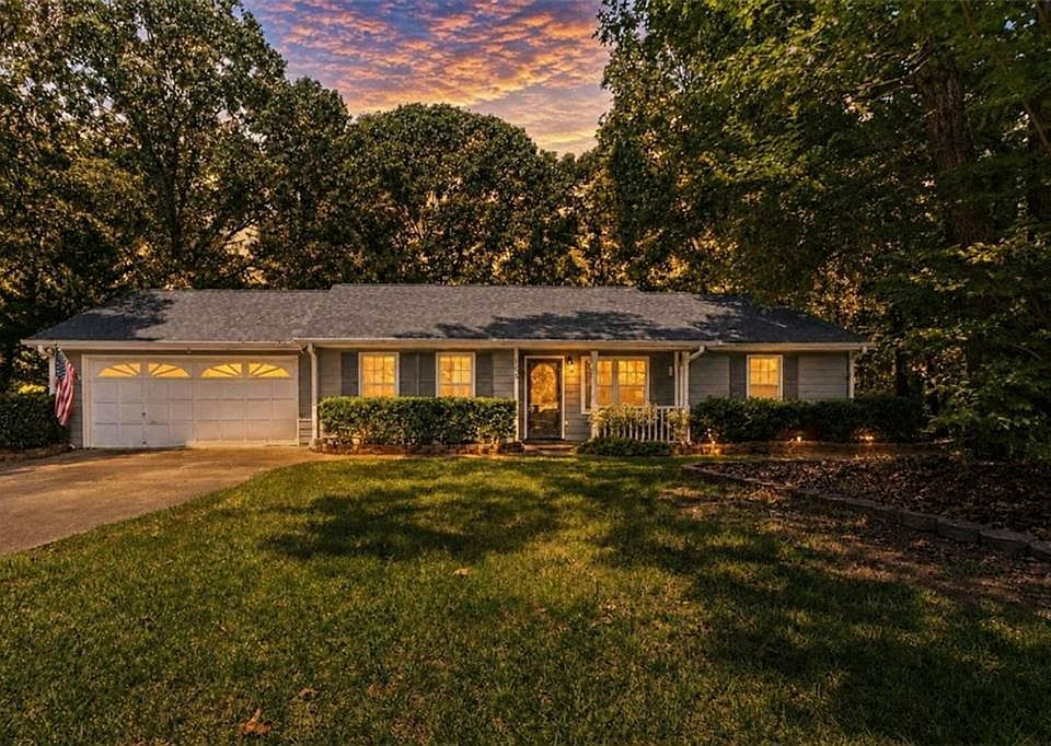 1st image of 165 Lazy Hollow Ln