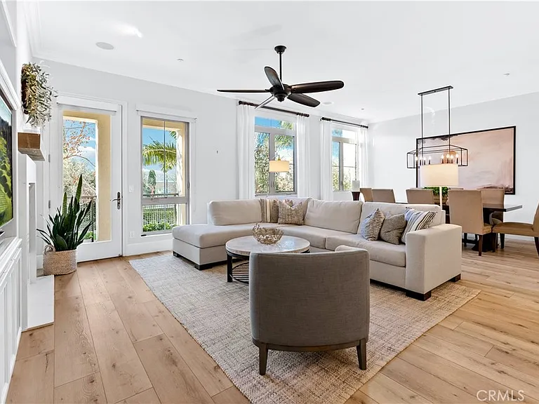 71 Vantis Dr — Photo 2
