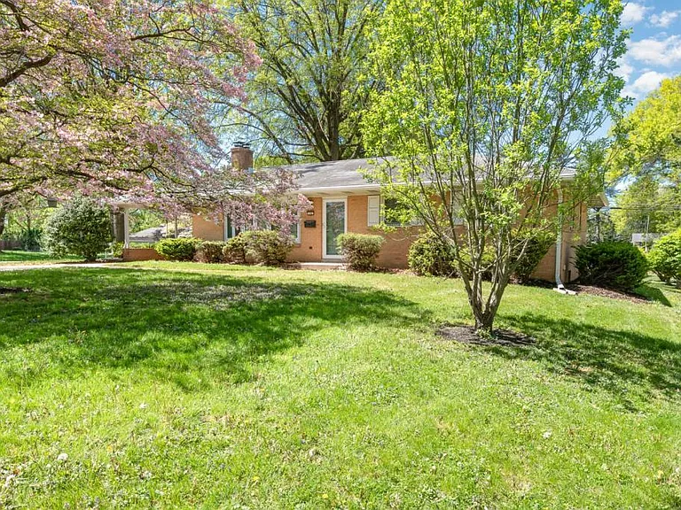 14 Central Blvd — Photo 3