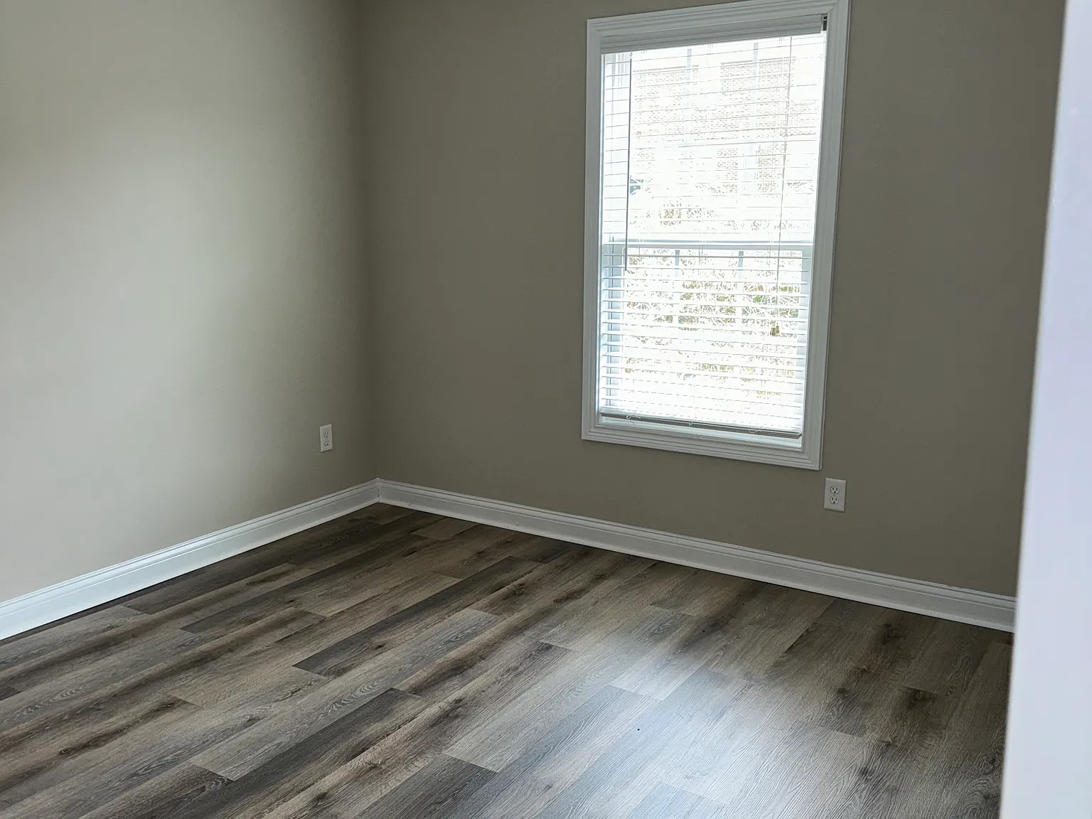 3 bed, 1200 sqft, $1,550 — Photo 3