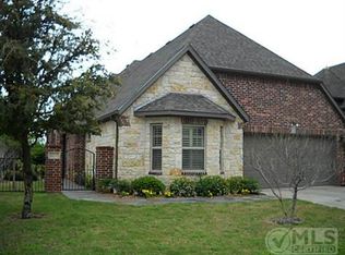 1017 W Avalon Ct, Granbury, TX 76048
