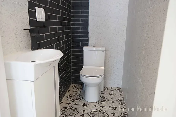 Rented by Norman Raindel, LREB | media 15