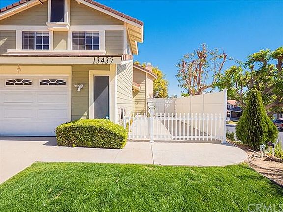 3rd image of 13437 Gold Dust Way