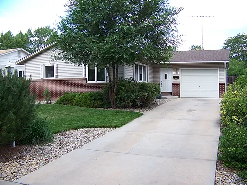1109 Hillcrest Dr Photo 1