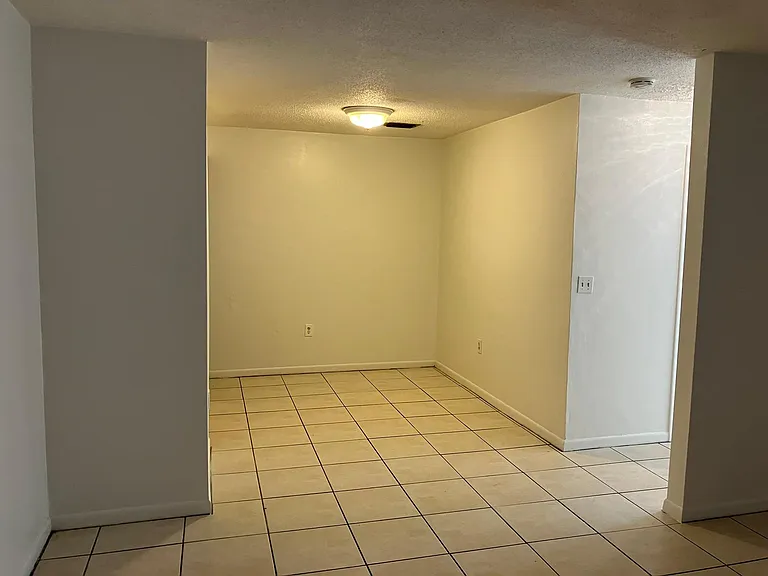 389 Fulton St NE — Photo 3