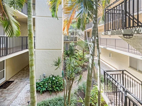 788 Park Shore Dr #15, Naples, FL 34103