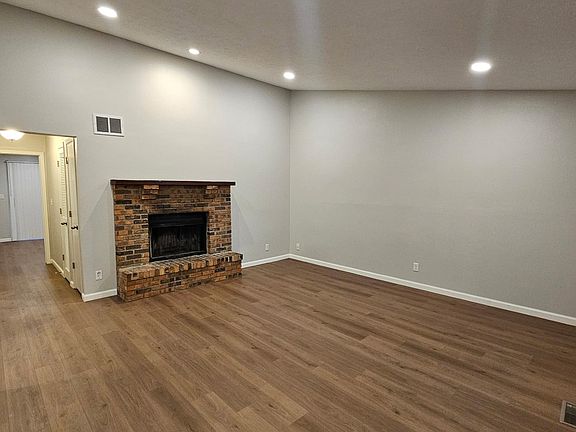 5th image of 7267 Colosseum Dr