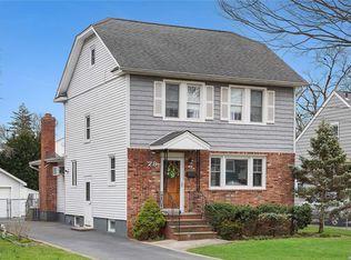 28 Davison Ave, East Rockaway, NY 11518