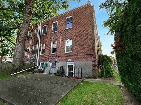 4th image of 2100 Avenue O
